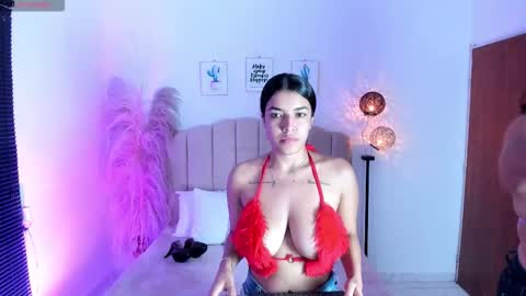 Snapshot of _sara_conor chatting on 12.01.25 sara online show from 12.01.25