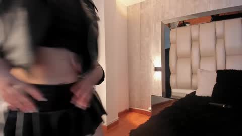 Snapshot of _saragarcia_ chatting on 02.18.25 Sara online show from 02.18.25