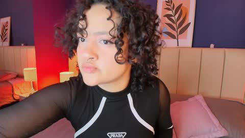 Snapshot of _sarahrose chatting on 12.16.25 Sara online show from 12.16.25