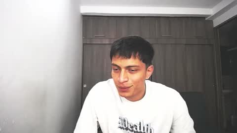 Juan Pablo-independent model online show from 04.06.26