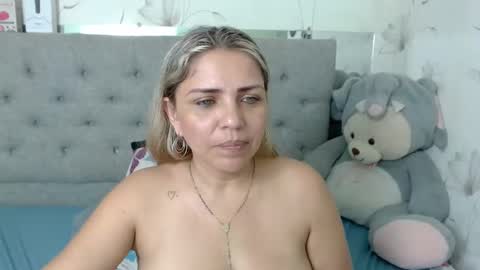 Snapshot of _sexyredhead_ chatting on 01.05.25 KATA online show from 01.05.25