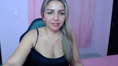 Snapshot of _sexyredhead_ chatting on 02.20.25 KATA online show from 02.20.25