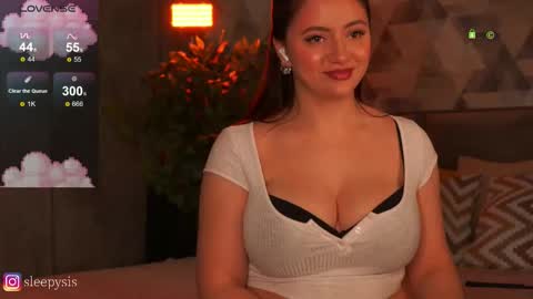 Snapshot of _sleepysis_ chatting on 11.08.25 Ann online show from 11.08.25