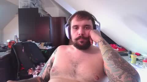 Snapshot of _smiley_bear27 chatting on 09.30.25 _smiley_bear27 online show from 09.30.25