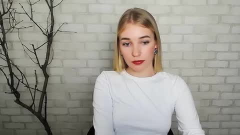 Snapshot of _snow_queen__ chatting on 12.07.24 Rachel online show from 12.07.24