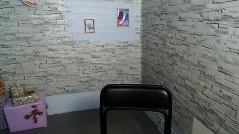 Snapshot of _snow_queen__ chatting on 12.12.24 Rachel online show from 12.12.24