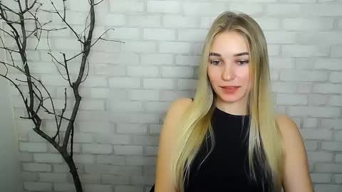 Snapshot of _snow_queen__ chatting on 12.18.24 Rachel online show from 12.18.24