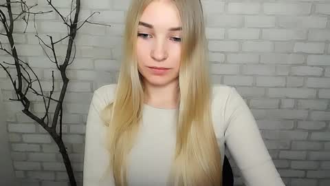 Snapshot of _snow_queen__ chatting on 12.20.24 Rachel online show from 12.20.24