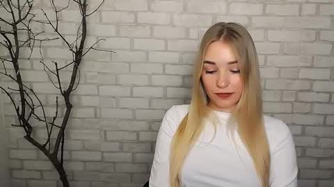 Snapshot of _snow_queen__ chatting on 12.21.24 Rachel online show from 12.21.24