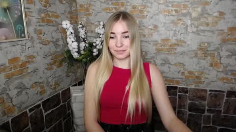 Snapshot of _snow_queen__ chatting on 12.30.24 Rachel online show from 12.30.24