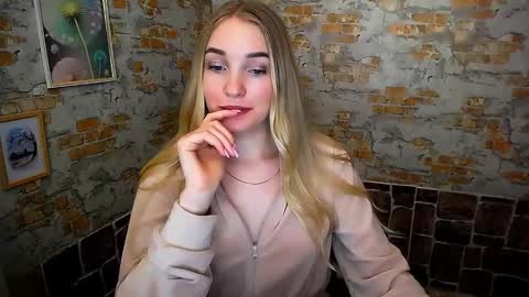 Snapshot of _snow_queen__ chatting on 02.19.25 Rachel online show from 02.19.25