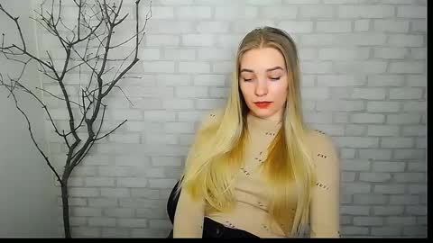 Snapshot of _snow_queen__ chatting on 03.03.25 Rachel online show from 03.03.25