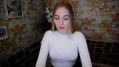 Snapshot of _snow_queen__ chatting on 03.10.25 Rachel online show from 03.10.25