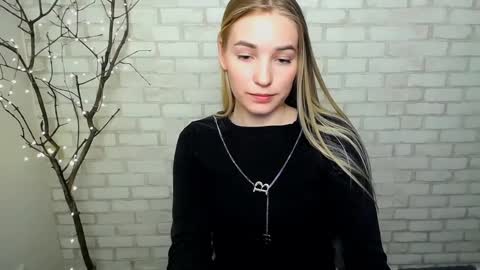 Snapshot of _snow_queen__ chatting on 03.12.25 Rachel online show from 03.12.25