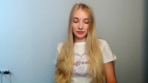 Snapshot of _snow_queen__ chatting on 10.03.25 Rachel online show from 10.03.25