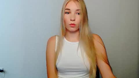 Snapshot of _snow_queen__ chatting on 10.05.25 Rachel online show from 10.05.25