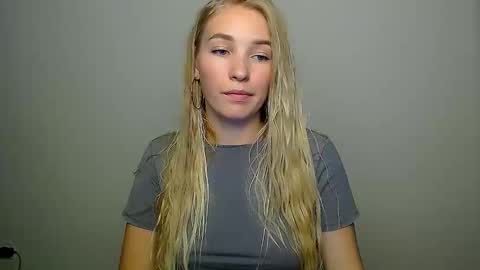 Snapshot of _snow_queen__ chatting on 10.07.25 Rachel online show from 10.07.25