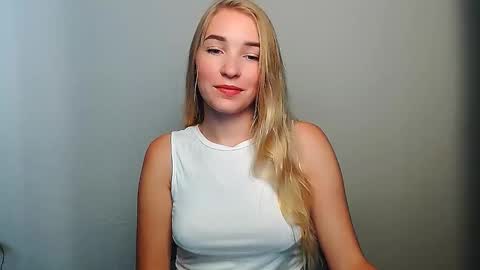 Snapshot of _snow_queen__ chatting on 10.10.25 Rachel online show from 10.10.25