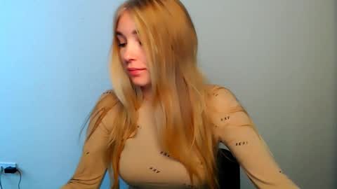 Snapshot of _snow_queen__ chatting on 10.12.25 Rachel online show from 10.12.25