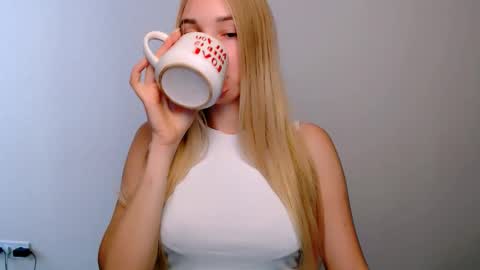 Snapshot of _snow_queen__ chatting on 10.14.25 Rachel online show from 10.14.25