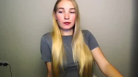 Snapshot of _snow_queen__ chatting on 10.23.25 Rachel online show from 10.23.25