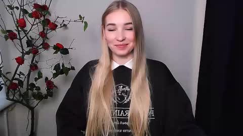 Snapshot of _snow_queen__ chatting on 11.14.25 Rachel online show from 11.14.25