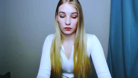 Snapshot of _snow_queen__ chatting on 11.25.25 Rachel online show from 11.25.25