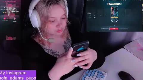 Snapshot of _sofia_adam_ chatting on 06.18.26 pups online show from 06.18.26
