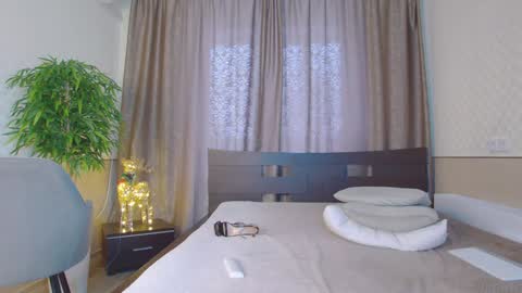 Snapshot of _solar_jane_ chatting on 01.31.25 Jane online show from 01.31.25