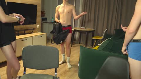 OLIVERpvt is open online show from 01.15.25