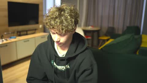 OLIVERpvt is open online show from 02.03.25