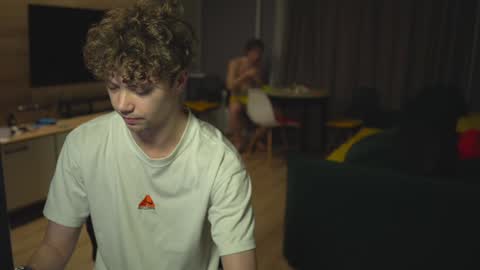 OLIVERpvt is open online show from 02.04.25