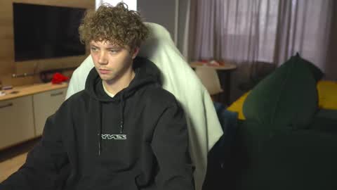 OLIVERpvt is open online show from 03.06.25