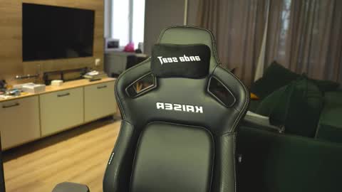 OLIVERpvt is open online show from 09.12.25