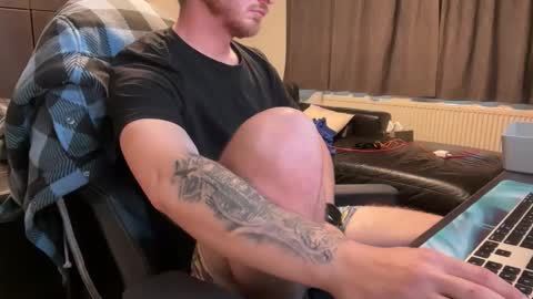 Snapshot of _stevie___ chatting on 10.24.25 _stevie___ online show from 10.24.25