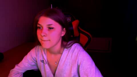 Snapshot of _sweet_foxy_ chatting on 04.24.26 Mari online show from 04.24.26