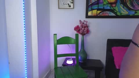   0900 p.m a 0500 a.m Colombia time UTC -5  online show from 03.13.26