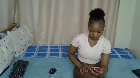 Snapshot of _sweetums chatting on 09.30.25 Rosy Steph online show from 09.30.25