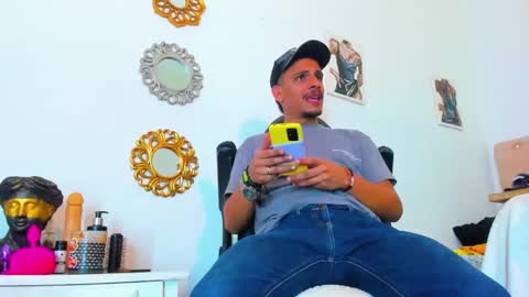 Snapshot of _tarek_ chatting on 10.01.25 _tarek_ online show from 10.01.25