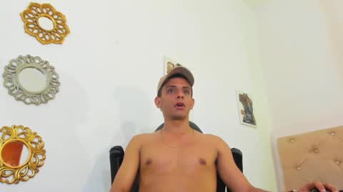 Snapshot of _tarek_ chatting on 10.08.25 _tarek_ online show from 10.08.25