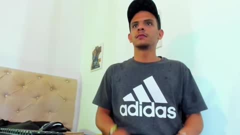 Snapshot of _tarek_ chatting on 10.21.25 _tarek_ online show from 10.21.25