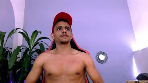 Snapshot of _tarek_ chatting on 11.19.25 _tarek_ online show from 11.19.25