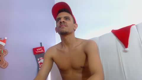 Snapshot of _tarek_ chatting on 11.25.25 _tarek_ online show from 11.25.25