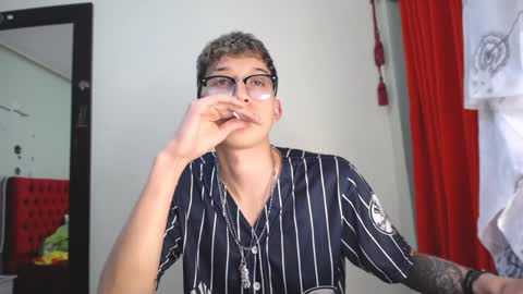 Snapshot of _thomas_hot_ chatting on 12.17.24 Thomas online show from 12.17.24