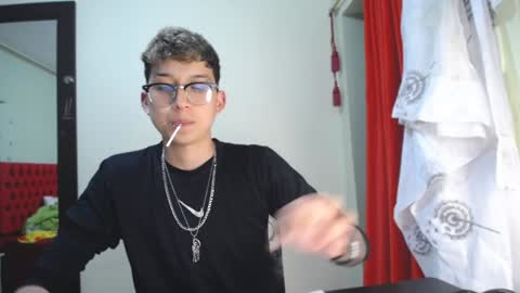 Snapshot of _thomas_hot_ chatting on 12.18.24 Thomas online show from 12.18.24