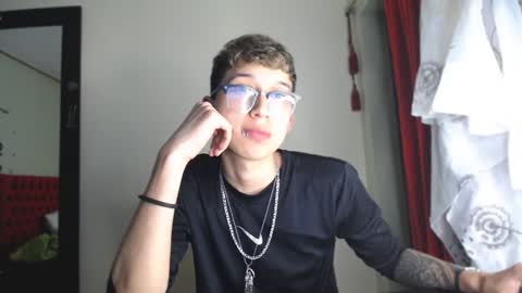 Snapshot of _thomas_hot_ chatting on 12.18.24 Thomas online show from 12.18.24