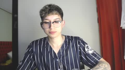 Snapshot of _thomas_hot_ chatting on 12.19.24 Thomas online show from 12.19.24