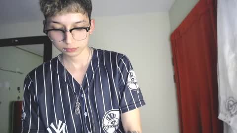 Snapshot of _thomas_hot_ chatting on 12.19.24 Thomas online show from 12.19.24