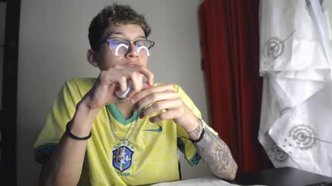 Snapshot of _thomas_hot_ chatting on 12.22.24 Thomas online show from 12.22.24