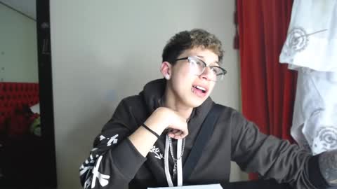 Snapshot of _thomas_hot_ chatting on 12.24.24 Thomas online show from 12.24.24